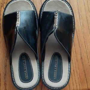 Womens sandals, nwot,